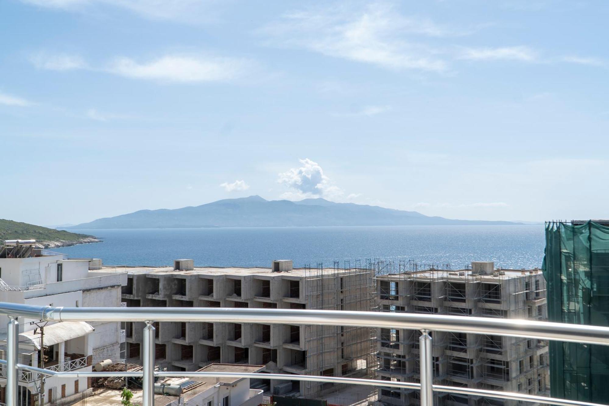 Hotel Blue Sky Sarandë Exteriör bild
