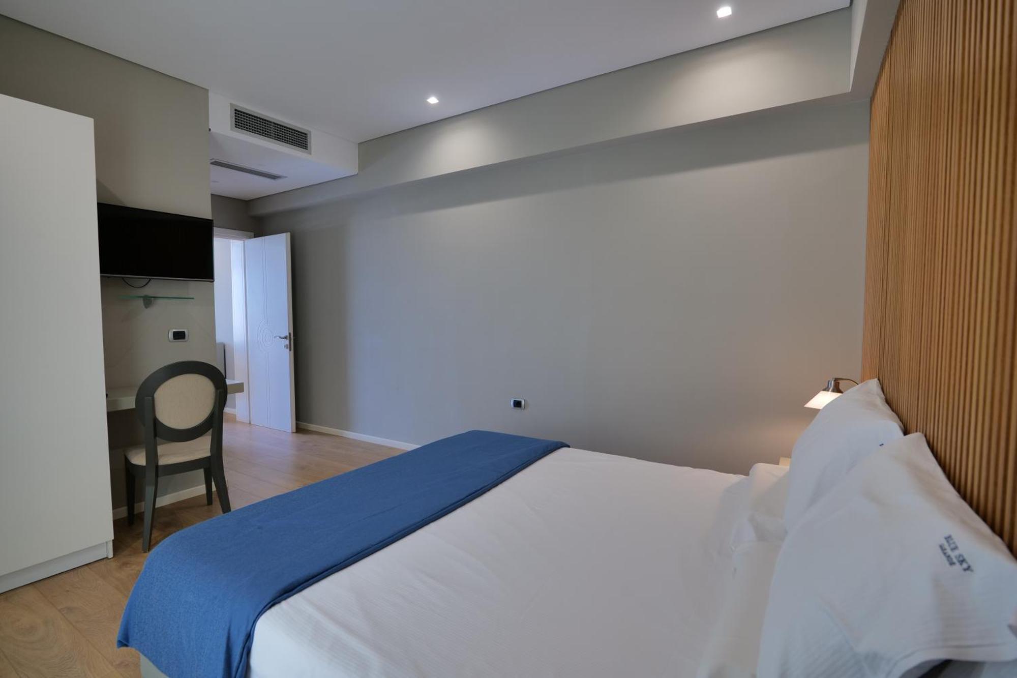 Hotel Blue Sky Sarandë Exteriör bild