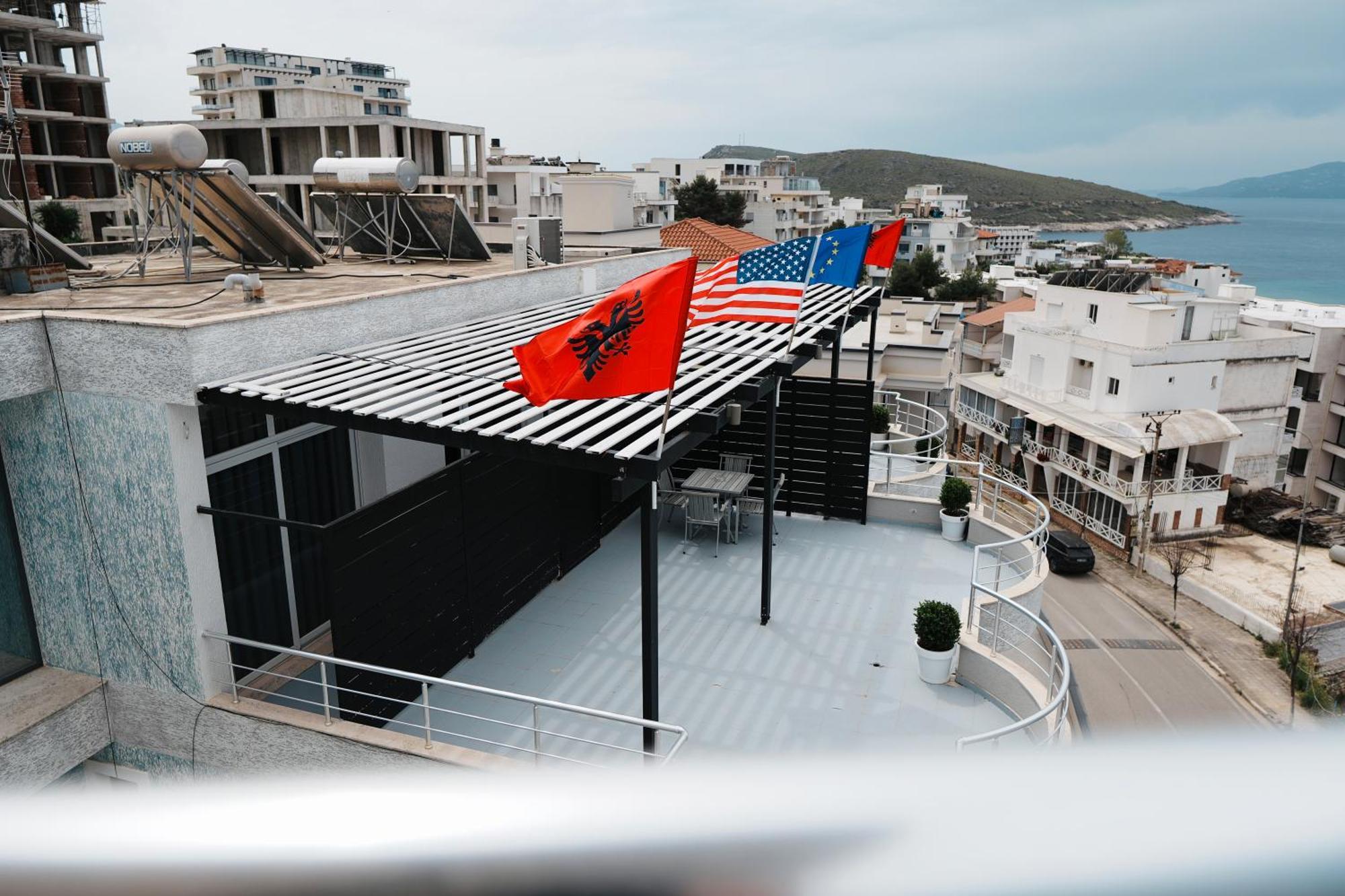 Hotel Blue Sky Sarandë Exteriör bild