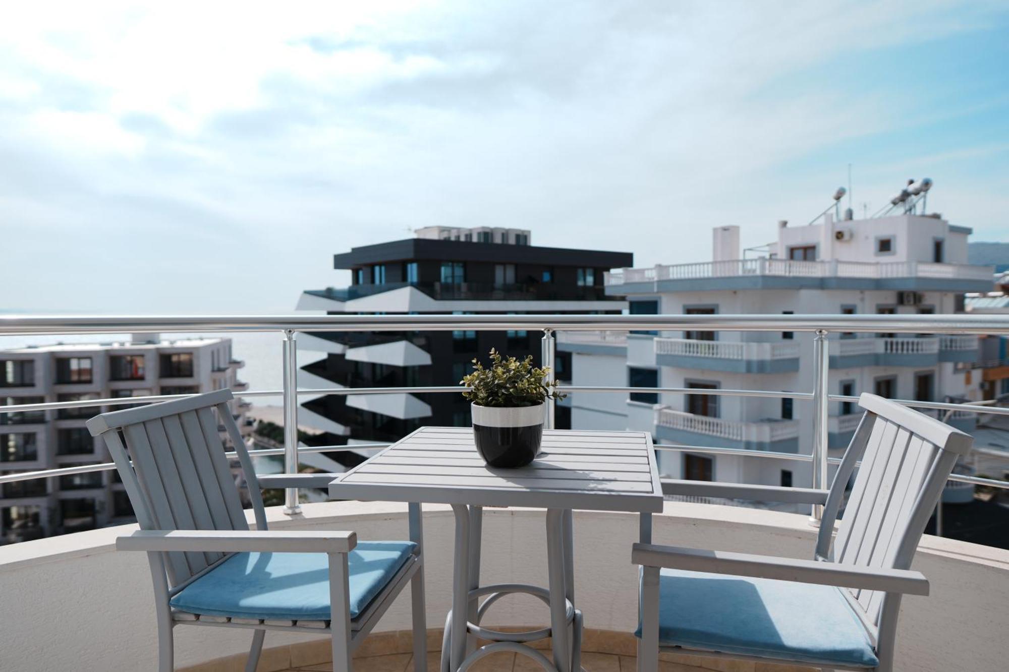 Hotel Blue Sky Sarandë Exteriör bild