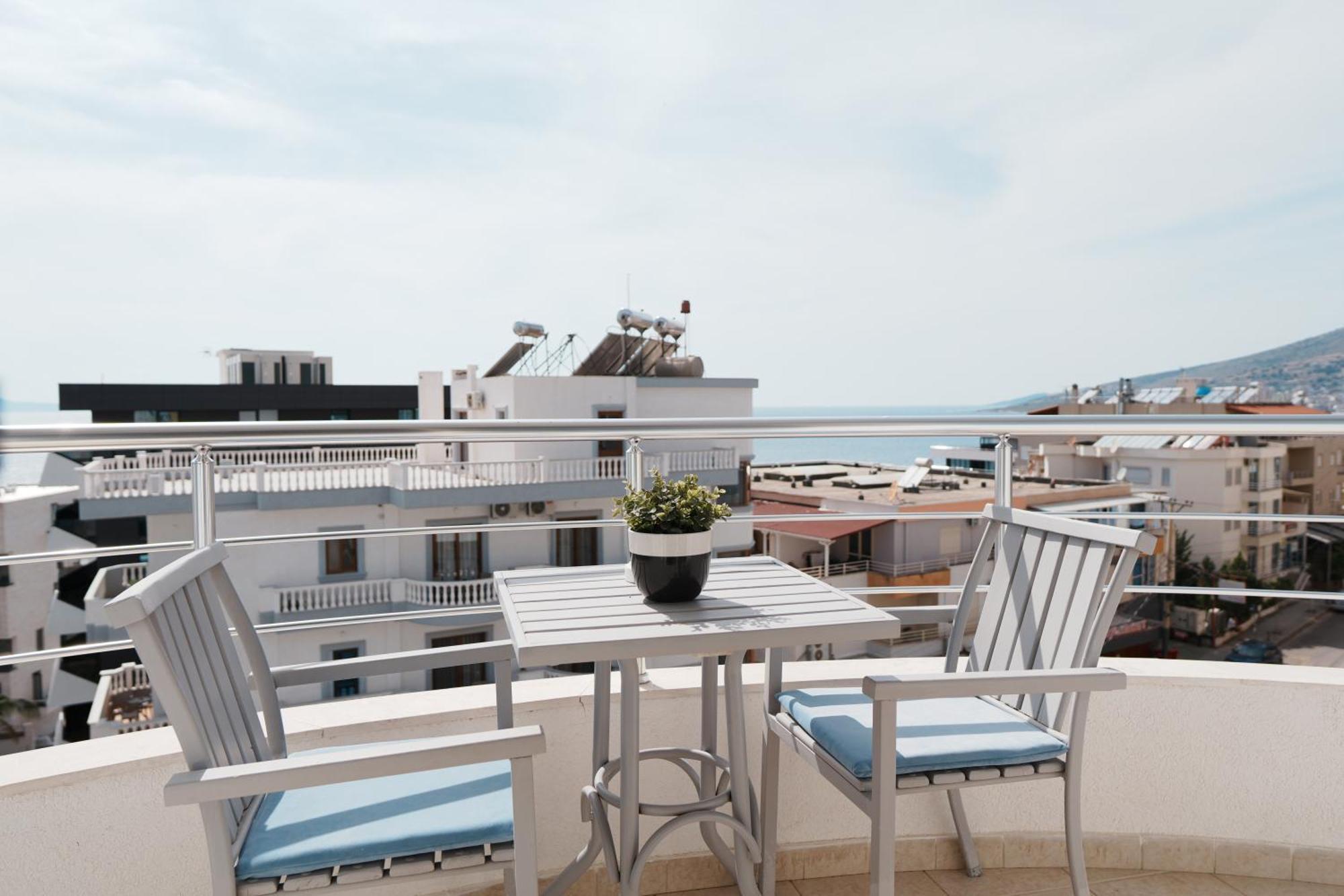 Hotel Blue Sky Sarandë Exteriör bild